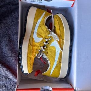 Nike Yellow and White Men's Sneakers